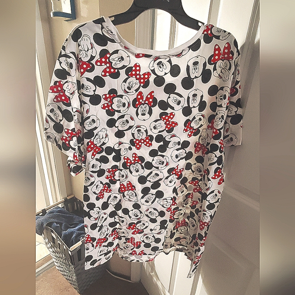 woman within 3xl shirt